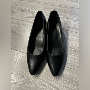 New GU Japan Pointed Toe Block Heels